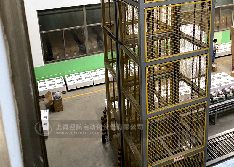 往復(fù)式連續(xù)垂直提升機(jī)